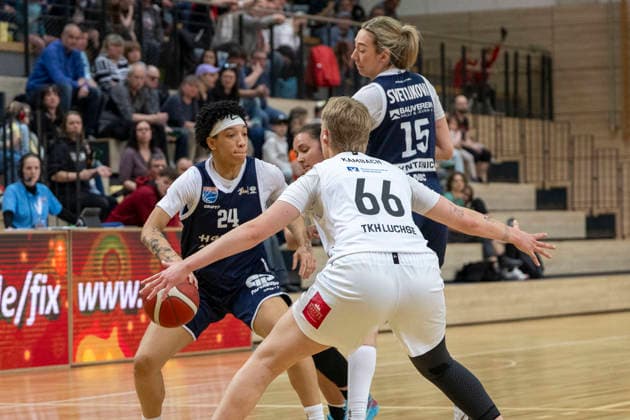 Toyota DBBL 2025 2026 - Syntainics MBC vs.TK Hannover Luchse Halle Saale, Deutschland 22.Maerz 2026: Im Bild:v.li.Liz Smith (Halle), Leonie Kambach (Hannover) und Sona Svetlikova (Halle) Halle Saale swh.Arena Sachsen-Anhalt Deutschland