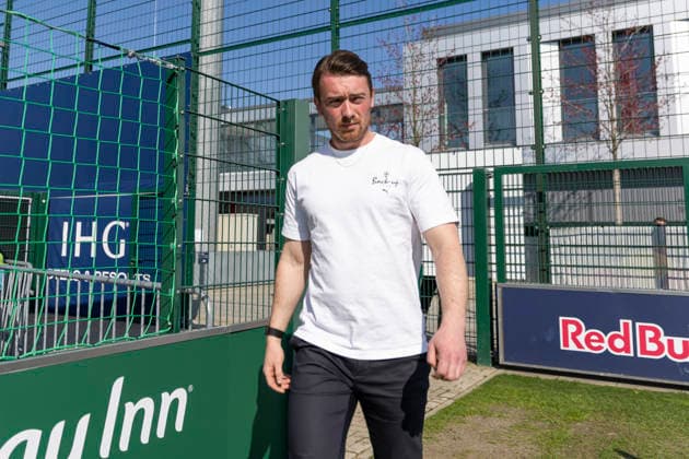 GER, Leipzig, Fußball, Google Pixel Frauen Bundesliga, 21. Spieltag, RB Leipzig vs. SC Freiburg im Bild v.l.: Jonas Stephan (Trainer RB Leipzig), vor dem Spiel, wirkt fokussiert 22.03.2025, RB Leipzig Training Akademie Cottaweg Leipzig DFB REGULATIONS PROHIBIT ANY USE OF PHOTOGRAPHS AS IMAGE SEQUENCES AND OR QUASI-VIDEO, Copyright: HMBxMedia PaulxFritz