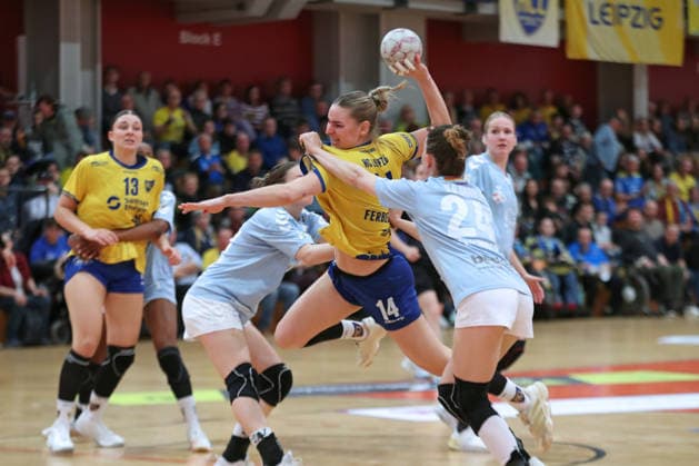 Handball, 2. Alsco HBF: HC Leipzig - Bayer 04 Leverkusen; 22.03.2026 Hanna Ferber-Rahnhöfer (14, HC Leipzig) setzt sich durch. 2. Alsco Handball Bundesliga Frauen, HBF, Saison 2025 2026, 21. Spieltag: HC Leipzig vs. TSV Bayer 04 Leverkusen am 22.03.2026 in der Sporthalle Brüderstraße Leipzig. Copyright: xBEAUTIFULxSPORTS JanxKaeferx
