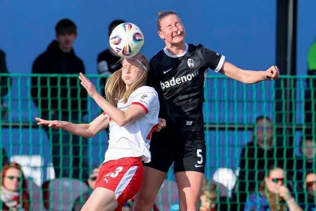 Kyra Spitzner (RB Leipzig) und Julia Stierli (SC Freiburg) kaempfen um den Ball, Google Pixel Frauen-Bundesliga, RB Leipzig v SC Freiburg, RB-Trainingszentrum am 22. March 2026 in Leipzig, Deutschland. (Foto von Marco Steinbrenner DeFodi Images) Kyra Spitzner (RB Leipzig) und Julia Stierli (SC Freiburg) battle for the ball, Google Pixel Frauen-Bundesliga, RB Leipzig v SC Freiburg, RB-Trainingszentrum, March 22, 2026 in Leipzig, Germany. (Photo by Marco Steinbrenner DeFodi Images) DFB DFL REGULATIONS PROHIBIT ANY USE OF PHOTOGRAPHS AS IMAGE SEQUENCES AND OR QUASI-VIDEO. -