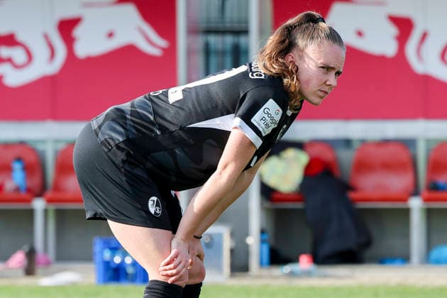 Lisa Kolb (SC Freiburg) schaut enttaeuscht, Google Pixel Frauen-Bundesliga, RB Leipzig v SC Freiburg, RB-Trainingszentrum am 22. March 2026 in Leipzig, Deutschland. (Foto von Marco Steinbrenner DeFodi Images) Lisa Kolb (SC Freiburg) looks dejected, Google Pixel Frauen-Bundesliga, RB Leipzig v SC Freiburg, RB-Trainingszentrum, March 22, 2026 in Leipzig, Germany. (Photo by Marco Steinbrenner DeFodi Images) DFB DFL REGULATIONS PROHIBIT ANY USE OF PHOTOGRAPHS AS IMAGE SEQUENCES AND OR QUASI-VIDEO. -