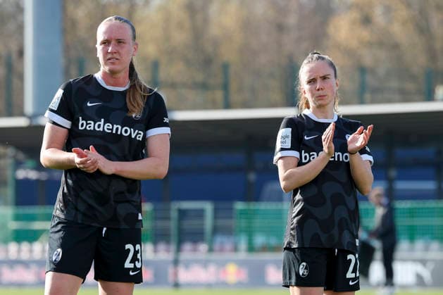 Luca Birkholz (SC Freiburg) und Lisa Kolb (SC Freiburg) schauen enttaeuscht, Google Pixel Frauen-Bundesliga, RB Leipzig v SC Freiburg, RB-Trainingszentrum am 22. March 2026 in Leipzig, Deutschland. (Foto von Marco Steinbrenner DeFodi Images) Luca Birkholz (SC Freiburg) und Lisa Kolb (SC Freiburg) look dejected, Google Pixel Frauen-Bundesliga, RB Leipzig v SC Freiburg, RB-Trainingszentrum, March 22, 2026 in Leipzig, Germany. (Photo by Marco Steinbrenner DeFodi Images) DFB DFL REGULATIONS PROHIBIT ANY USE OF PHOTOGRAPHS AS IMAGE SEQUENCES AND OR QUASI-VIDEO. -