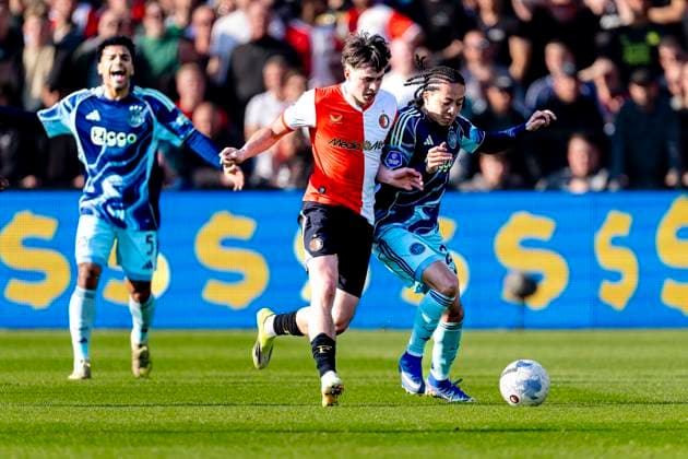 ROTTERDAM - AFC Ajax Amsterdam player Kian Fitz-Jim, SC Feyenoord Rotterdam player Leo Sauer during the Dutch Vriendenloterij Eredivisie match between Feyenoord and Ajax at De Kuip on March 22, 2026 in Rotterdam, the Netherlands. (Photo by DeFodi Images) - *** ROTTERDAM AFC Ajax Amsterdam player Kian Fitz Jim, SC Feyenoord Rotterdam player Leo Sauer during the Dutch Vriendenloterij Eredivisie match between Feyenoord and Ajax at De Kuip on March 22, 2026 in Rotterdam, the Netherlands Photo by DeFodi Images