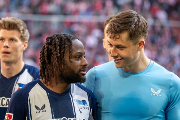 Deutschland: 2.Bundesliga 2025 26 Fortuna Düsseldorf vs Hertha BSC, 27. Spieltag - 22.03.2026 - MERKUR SPIEL-ARENA (Düsseldorf): nach dem Spiel Tjark Ernst (Hertha BSC,1) und Deyovaisio Zeefuik (Hertha BSC,42)