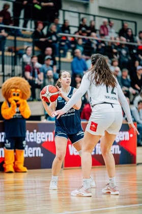 BB-1BL Damen Syntainics MBC Lions - TK Hannover Luchse Anna Suckstorff (GISA Lions MBC) waehrend der Saison 2025-2026 in der DBBL Toyota Bundesliga Syntainics MBC Lions und TK Hannover Luchse in der SWH Arena am 22. March 2026 in Halle Saale, Sachsen Anhalt, Deutschland