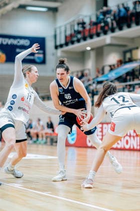 BB-1BL Damen Syntainics MBC Lions - TK Hannover Luchse Romy Bär (GISA Lions MBC), Maira Banko (TK Hannover Luchse), Rowena Jongeling (TK Hannover Luchse) waehrend der Saison 2025-2026 in der DBBL Toyota Bundesliga Syntainics MBC Lions und TK Hannover Luchse in der SWH Arena am 22. March 2026 in Halle Saale, Sachsen Anhalt, Deutschland
