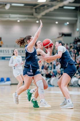 BB-1BL Damen Syntainics MBC Lions - TK Hannover Luchse Anna Suckstorff (GISA Lions MBC), Lovisa Hjern (TK Hannover Luchse) waehrend der Saison 2025-2026 in der DBBL Toyota Bundesliga Syntainics MBC Lions und TK Hannover Luchse in der SWH Arena am 22. March 2026 in Halle Saale, Sachsen Anhalt, Deutschland