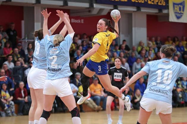 Handball, 2. Alsco HBF: HC Leipzig - Bayer 04 Leverkusen; 22.03.2026 Lara Seidel (3, HC Leipzig) steigt zum Wurf hoch. 2. Alsco Handball Bundesliga Frauen, HBF, Saison 2025 2026, 21. Spieltag: HC Leipzig vs. TSV Bayer 04 Leverkusen am 22.03.2026 in der Sporthalle Brüderstraße Leipzig. Copyright: xBEAUTIFULxSPORTS JanxKaeferx