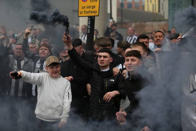 Newcastle United v Sunderland - Premier League Fans of Newcastle United during the Premier League match between Newcastle United and Sunderland at St. James s Park, Newcastle, on March 22, 2026. Newcastle Tyne and Wear United Kingdom  Copyright: xMIxNewsx originalFilename:fletcher-newcastl260322_npFA7.jpg
