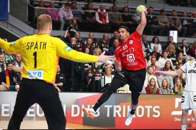 22.03.2026, Handball, Länderspiel Herren, Deutschland - Ägypten, ÖVB-Arena Bremen: Mohab Saied (Egypt 48) wirft aufs Tor von David Späth (Germany 01) xKamilxWilkowskixPressefotoKochx Bremen Deutschland