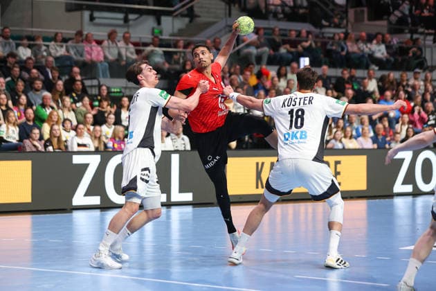 22.03.2026, Handball, Länderspiel Herren, Deutschland - Ägypten, ÖVB-Arena Bremen: Mohab Saied (Egypt 48) im Zweikampf mit Julian Köster (Germany 18) xKamilxWilkowskixPressefotoKochx Bremen Deutschland