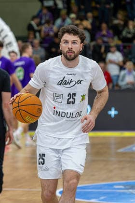 ProA, BG Goettingen vs. Artland Dragons, Sparkassen-Arena Goettingen; 22.03.2026 ProA, Goettingen, Germany - 22.03.2026: Ben Burnham (Artland Dragons, 25) am Ball, Barmer ProA 2. Basketball Bundesliga, Spiel der BG Goettingen vs. Artland Dragons, Sparkassen-Arena Goettingen Copyright: xBEAUTIFULxSPORTS Freudensteinx