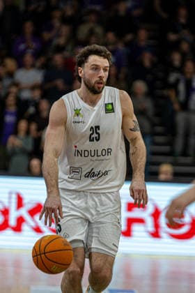 ProA, BG Goettingen vs. Artland Dragons, Sparkassen-Arena Goettingen; 22.03.2026 ProA, Goettingen, Germany - 22.03.2026: Ben Burnham (Artland Dragons, 25) beim Dribbling, Barmer ProA 2. Basketball Bundesliga, Spiel der BG Goettingen vs. Artland Dragons, Sparkassen-Arena Goettingen Copyright: xBEAUTIFULxSPORTS Freudensteinx