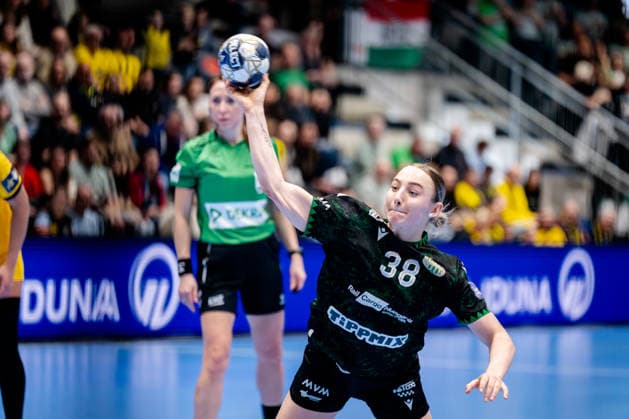 Hamm, 22.03.2026, Handball, Damen, EHF Champions League, Play-offs, 2025 2026: BVB Borussia Dortmund FTC Rail-Cargo Hungaria Petra Ann Simon (FTC Rail-Cargo Hungaria, 38) beim 7-Meter Hamm Westpress Arena NRW Germany
