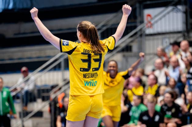 Hamm, 22.03.2026, Handball, Damen, EHF Champions League, Play-offs, 2025 2026: BVB Borussia Dortmund FTC Rail-Cargo Hungaria Guro Nestaker (BVB, 33) jubelt nach einem Treffer Hamm Westpress Arena NRW Germany