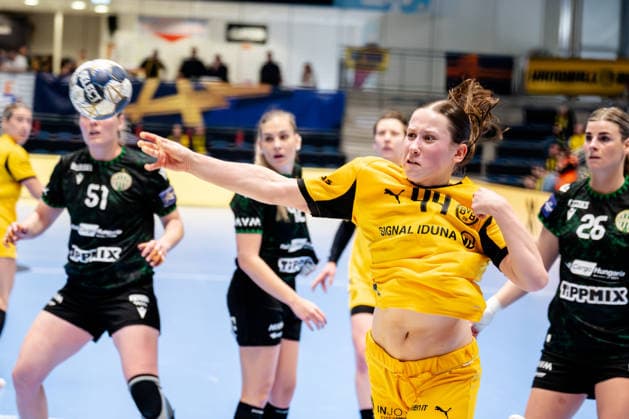 Hamm, 22.03.2026, Handball, Damen, EHF Champions League, Play-offs, 2025 2026: BVB Borussia Dortmund FTC Rail-Cargo Hungaria Lara Egeling (BVB, 44) beim Torwurf Hamm Westpress Arena NRW Germany