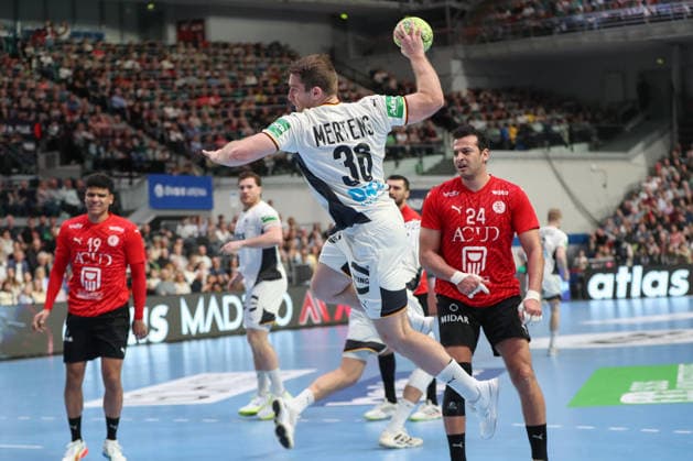 22.03.2026, xgox, Handball, EM-Qualifikation, Deutschland - Aegypten emspor v.l. Lukas Mertens (Deutschland, 36) wirft Tor, Torschuetze, erzielt Tor, Treffer, scores the goal Bremen