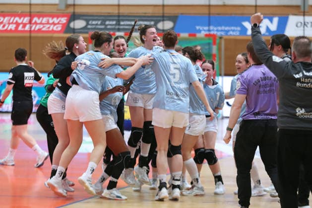 Handball, 2. Alsco HBF: HC Leipzig - Bayer 04 Leverkusen; 22.03.2026 Das Team von Leverkusen bejubelt einen überraschenden Punktgewinn. 2. Alsco Handball Bundesliga Frauen, HBF, Saison 2025 2026, 21. Spieltag: HC Leipzig vs. TSV Bayer 04 Leverkusen am 22.03.2026 in der Sporthalle Brüderstraße Leipzig. Copyright: xBEAUTIFULxSPORTS JanxKaeferx