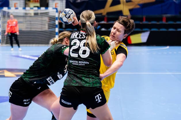 Hamm, 22.03.2026, Handball, Damen, EHF Champions League, Play-offs, 2025 2026: BVB Borussia Dortmund FTC Rail-Cargo Hungaria Alina Grijseels (BVB, 4) im Zweikampf mit Angela Malestein (FTC Rail-Cargo Hungaria, 26) Hamm Westpress Arena NRW Germany