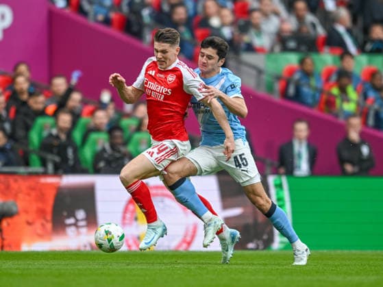 Arsenal v Manchester City Carabao Cup Viktor Gyokeres of Arsenal and Abdukodir Khusanov of Manchester City during the Carabao Cup Final between Arsenal and Manchester City at the Emirates Stadium, London 22 03 2026 UK Newspapers OUT Copyright: xKarlxVallantinex FIL-23173-0019