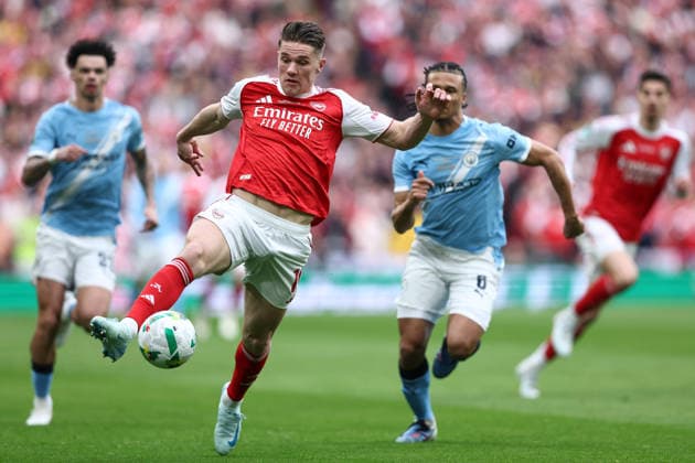 Arsenal v Manchester City, Carabao Cup Final Viktor Gyokeres of Arsenal battles to win the ball during the Arsenal v Manchester City Carabao Cup Final match at Wembley Stadium, London, England on 22 March 2026 Credit: Ian Stephen Every Second Media Editorial use only. All images are copyright Every Second Media Limited. No images may be reproduced without prior permission. All rights reserved. Premier League and Football League images are subject to licensing agreements with Football DataCo Limited. see https: www.football-dataco.com Copyright: xIMAGO EveryxSecondxMediax ESM-1873-0022 IanxStephenx xEveryxSecondxMediax