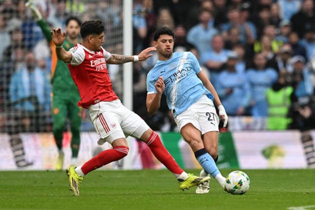 Arsenal v Manchester City, EFL Cup, Cup Final Piero Hincapie (5) of Arsenal fouls Matheus Nunes (27) of Manchester City during the EFL Cup match between Arsenal and Manchester City at Wembley Stadium, London, UK on 22 March 2026. London Wembley Stadium Greater London UK Editorial use only DataCo restrictions apply See www.football-dataco.com , Copyright: xGrahamxHuntx PSI-23937-0046