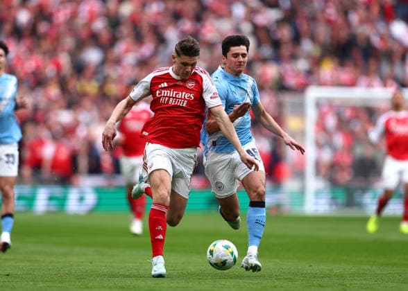 22nd March 2026; Wembley Stadium, London, England; Carabao Cup Final Football, Arsenal versus Manchester City; Viktor Gyokeres of Arsenal under pressure from Abdukodir Khusanov of Manchester City  JPxFletcher Content restricted for UK based newspaper