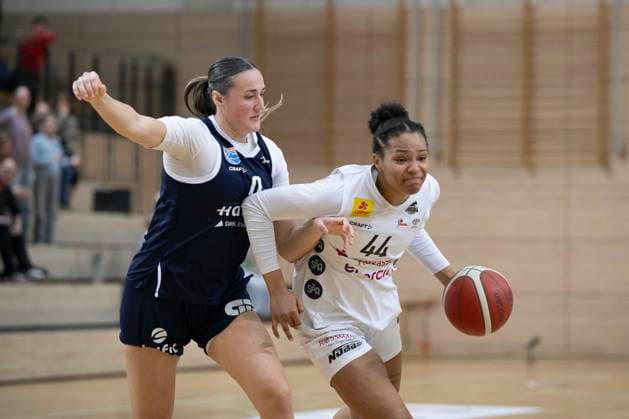 Toyota DBBL 2025 2026 - Syntainics MBC vs.TK Hannover Luchse Halle Saale, Deutschland 22.Maerz 2026: Im Bild:v.li.Alexia Allesch (Halle) und Alyssa Brown (Hannover) Halle Saale swh.Arena Sachsen-Anhalt Deutschland