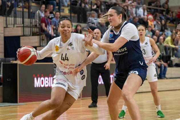 Toyota DBBL 2025 2026 - Syntainics MBC vs.TK Hannover Luchse Halle Saale, Deutschland 22.Maerz 2026: Im Bild:v.li.Alyssa Brown (Hannover) und Alexia Allesch (Halle) Halle Saale swh.Arena Sachsen-Anhalt Deutschland