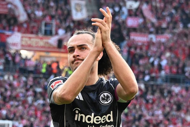 22.03.2026, xsltx, Fussball 1.Bundesliga, FSV Mainz 05 - Eintracht Frankfurt v.l. Arthur Theate (Eintracht Frankfurt) Enttäuscht, traurig, frustriert, ratlos, (DFL DFB REGULATIONS PROHIBIT ANY USE OF PHOTOGRAPHS as IMAGE SEQUENCES and or QUASI-VIDEO) Mainz