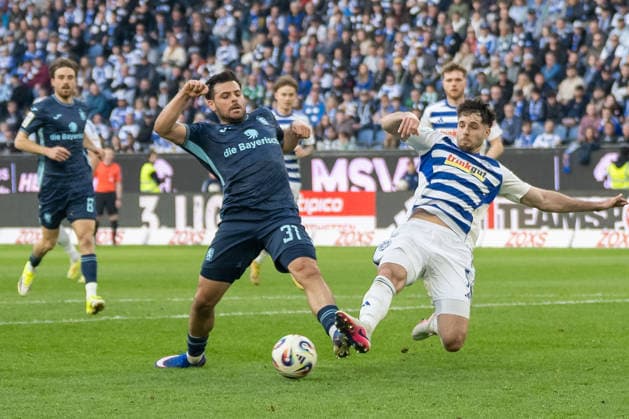 Zweikampf zwischen Kevin Volland (TSV 1860 Muenchen, 31) und Tobias Fleckstein (MSV Duisburg, 05). MSV Duisburg vs. TSV 1860 Muenchen, Fussball, 3. Liga, 30. Spieltag, Saison 2025 2026, 22.03.2026 DFL DFB Regulations prohibit any use of Photographs as image sequences and or Quasivideo MSV Duisburg vs. TSV 1860 Muenchen, Fussball, 3. Liga, 30. Spieltag, Saison 2025 2026, 22.03.2026 Duisburg *** Duel between Kevin Volland TSV 1860 Muenchen, 31 and Tobias Fleckstein MSV Duisburg, 05 MSV Duisburg vs TSV 1860 Muenchen, Football, 3 Liga, 30 Matchday, Season 2025 2026, 22 03 2026 DFL DFB Regulations prohibit any use of Photographs as image sequences and or Quasivideo MSV Duisburg vs TSV 1860 Muenchen, Football, 3 Liga, 30 Matchday, Season 2025 2026, 22 03 2026 Duisburg Copyright: xEibner-Pressefoto ThomasxHaeslerx EP_THR