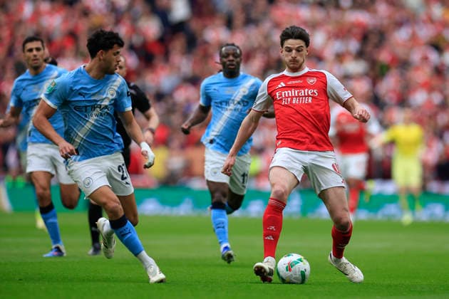 Arsenal v Manchester City, EFL Cup, Cup Final Declan Rice (41) of Arsenal controls the ball watched by Matheus Nunes (27) of Manchester Cityduring the EFL Cup match between Arsenal and Manchester City at Wembley Stadium, London, UK on 22 March 2026. London Wembley Stadium Greater London UK Editorial use only DataCo restrictions apply See www.football-dataco.com , Copyright: xConorxMolloyx PSI-23936-0036
