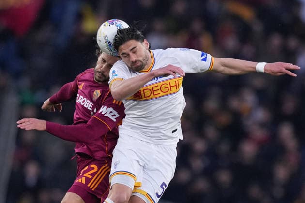 leLecce™s Santiago Pierotti Roma™s Mario Hermoso during the Serie A EniLive soccer match between Roma and Lecce at the Rome s Olympic stadium, Italy - Sunday March 22, 2026 - Soccer ( Photo by Alfredo Falcone LaPresse )  Copyright: xAlfredoxFalcone LaPressex