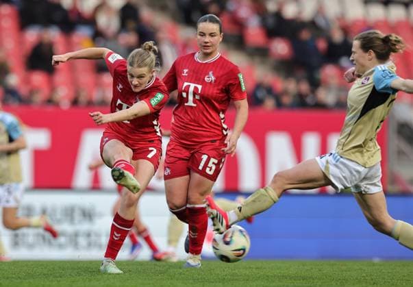 22.03.2026 - Fussball - Saison 2025 2026 - 1. Frauen - Fussball - Bundesliga - 21. Spieltag: 1. FC Nürnberg FCN ( Club ) - 1. FC Köln - Sportfoto Zink DaMa - xdaxmax - Anna-Lena Stolze (7, 1. FC Köln ) Nastassja Lein (24, 1. FC Nürnberg FCN )