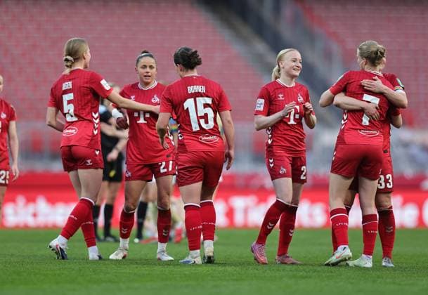 22.03.2026 - Fussball - Saison 2025 2026 - 1. Frauen - Fussball - Bundesliga - 21. Spieltag: 1. FC Nürnberg FCN ( Club ) - 1. FC Köln - Sportfoto Zink DaMa - xdaxmax - Jubel Freude nach Spielende - Mannschaft Team des 1. FC Köln feiert freut sich Freude