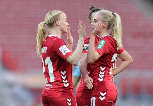 22.03.2026 - Fussball - Saison 2025 2026 - 1. Frauen - Fussball - Bundesliga - 21. Spieltag: 1. FC Nürnberg FCN ( Club ) - 1. FC Köln - Sportfoto Zink DaMa - xdaxmax - Jubel Freude nach Spielende - Anna Gerhardt (21, 1. FC Köln ) Carolin Elsen (20, 1. FC Köln )