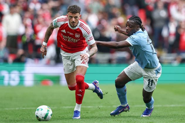 Arsenal v Manchester City, Carabao Cup Final Jeremy Doku of Manchester City struggles to contain Ben White of Arsenal during the Arsenal v Manchester City Carabao Cup Final match at Wembley Stadium, London, England on 22 March 2026 Credit: Ian Stephen Every Second Media Editorial use only. All images are copyright Every Second Media Limited. No images may be reproduced without prior permission. All rights reserved. Premier League and Football League images are subject to licensing agreements with Football DataCo Limited. see https: www.football-dataco.com Copyright: xIMAGO EveryxSecondxMediax ESM-1873-0031 IanxStephenx xEveryxSecondxMediax