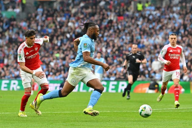Arsenal v Manchester City, EFL Cup, Cup Final Antoine Semenyo (42) of Manchester City on the attack during the EFL Cup match between Arsenal and Manchester City at Wembley Stadium, London, UK on 22 March 2026. London Wembley Stadium Greater London UK Editorial use only DataCo restrictions apply See www.football-dataco.com , Copyright: xGrahamxHuntx PSI-23937-0073