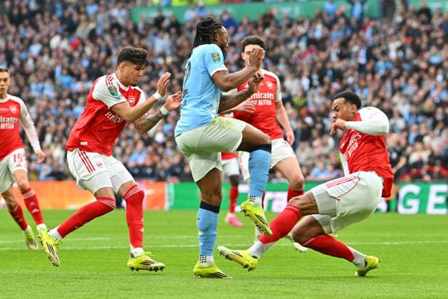 Arsenal v Manchester City, EFL Cup, Cup Final Gabriel (6) of Arsenal tackles Antoine Semenyo (42) of Manchester City during the EFL Cup match between Arsenal and Manchester City at Wembley Stadium, London, UK on 22 March 2026. London Wembley Stadium Greater London UK Editorial use only DataCo restrictions apply See www.football-dataco.com , Copyright: xGrahamxHuntx PSI-23937-0074