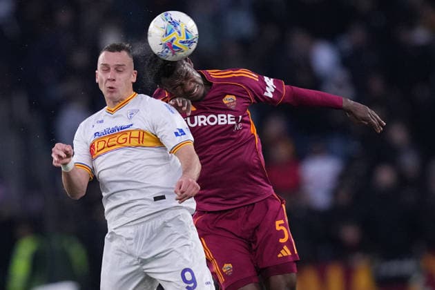 Lecce™s Nikola Stulic Roma™s Evan Ndicka during the Serie A EniLive soccer match between Roma and Lecce at the Rome s Olympic stadium, Italy - Sunday March 22, 2026 - Soccer ( Photo by Alfredo Falcone LaPresse )  Copyright: xAlfredoxFalcone LaPressex