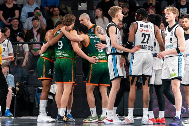 Trier beim Huddle, Veolia Towers Hamburg beim Huddle, GER, Veolia Towers Hamburg vs VET-CONCEPT Gladiators Trier, Basketball, Bundesliga, Spieltag 15, Saison 2025 2026, 22.03.2026 GER, Veolia Towers Hamburg vs VET-CONCEPT Gladiators Trier, Basketball, Bundesliga, Spieltag 15, Saison 2025 2026, 22.03.2026 Hamburg Copyright: xEibner-Pressefoto MaxxVincenx EP_MVN