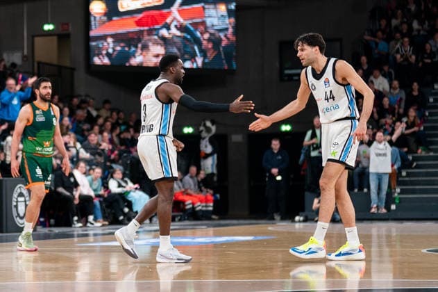 Osaro Rich (Veolia Towers Hamburg, 03) jubelt Jubel mit Benedikt Turudic (Veolia Towers Hamburg, 44), GER, Veolia Towers Hamburg vs VET-CONCEPT Gladiators Trier, Basketball, Bundesliga, Spieltag 15, Saison 2025 2026, 22.03.2026 GER, Veolia Towers Hamburg vs VET-CONCEPT Gladiators Trier, Basketball, Bundesliga, Spieltag 15, Saison 2025 2026, 22.03.2026 Hamburg Copyright: xEibner-Pressefoto MaxxVincenx EP_MVN