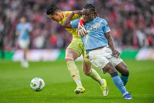 Arsenal v Manchester City Carabao Cup Kepa Arrizabalaga of Arsenal and Jeremy Doku of Manchester City during the Carabao Cup Final between Arsenal and Manchester City at the Emirates Stadium, London 22 03 2026 UK Newspapers OUT Copyright: xKarlxVallantinex FIL-23173-0054