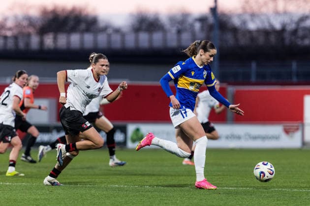 GOOGLE PIXEL Frauen-Bundesliga, Bayer 04 Leverkusen - FC Carl Zeiss Jena; 22.03.2026 Rieke Tietz (FC Carl Zeiss Jena, 17) am Ball GOOGLE PIXEL Frauen-Bundesliga, Bayer 04 Leverkusen - FC Carl Zeiss Jena, Leverkusen, Ulrich-Haberland-Stadion am 22.03.2026 DFB REGULATIONS PROHIBIT ANY USE OF PHOTOGRAPHS AS IMAGE SEQUENCES AND OR QUASI-VIDEO. Copyright: xBEAUTIFULxSPORTS Wunderlx