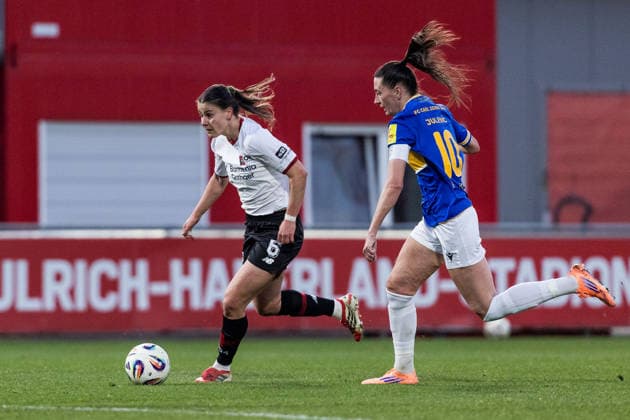 GOOGLE PIXEL Frauen-Bundesliga, Bayer 04 Leverkusen - FC Carl Zeiss Jena; 22.03.2026 Zweikampf Katharina Piljic (Bayer 04 Leverkusen, 6), Merza Julevic (FC Carl Zeiss Jena, 10) GOOGLE PIXEL Frauen-Bundesliga, Bayer 04 Leverkusen - FC Carl Zeiss Jena, Leverkusen, Ulrich-Haberland-Stadion am 22.03.2026 DFB REGULATIONS PROHIBIT ANY USE OF PHOTOGRAPHS AS IMAGE SEQUENCES AND OR QUASI-VIDEO. Copyright: xBEAUTIFULxSPORTS Wunderlx