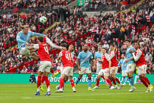 Arsenal v Manchester City - Carabao Cup Final Erling Haaland of Manchester City jumps to head the ball towards goal during the Carabao Cup Final match between Arsenal and Manchester City at Emirates Stadium in London, United Kingdom, on March 22, 2026. London United Kingdom  Copyright: xNewsxImagesx originalFilename:cosgrove-carabaoc260322_nprve.jpg
