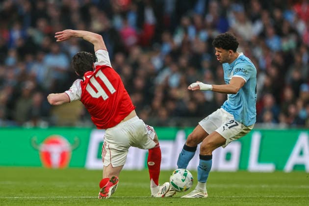 Arsenal v Manchester City - Carabao Cup Final Matheus Nunes of Manchester City is tackled by Declan Rice of Arsenal during the Carabao Cup Final match between Arsenal and Manchester City at Emirates Stadium in London, United Kingdom, on March 22, 2026. London United Kingdom  Copyright: xNewsxImagesx originalFilename:cosgrove-carabaoc260322_npTjL.jpg