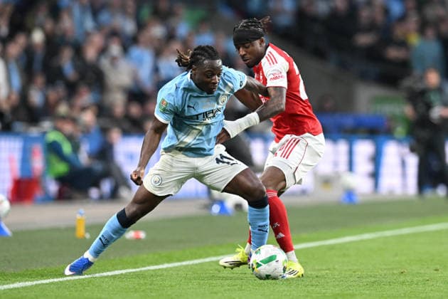 Arsenal v Manchester City, EFL Cup, Cup Final Jeremy Doku (11) of Manchester City battles for possession with Noni Madueke (20) of Arsenal during the EFL Cup match between Arsenal and Manchester City at Wembley Stadium, London, UK on 22 March 2026. London Wembley Stadium Greater London UK Editorial use only DataCo restrictions apply See www.football-dataco.com , Copyright: xGrahamxHuntx PSI-23937-0107