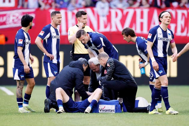 DARDAI Marton Team Hertha BSC verletzt 2. Fussball Bundesliga Saison 2025-2026 Spiel Fortuna Duesseldorf - Hertha BSC 2 : 5 am 22.03. 2026 in Duesseldorf DFL REGULATIONS PROHIBIT ANY USE OF PHOTOGRAPHS as IMAGE SEQUENCES and or QUASI-VIDEO