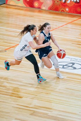 BB-1BL Damen Syntainics MBC Lions - TK Hannover Luchse Anna Suckstorff (GISA Lions MBC), Hannah Jean Simental (TK Hannover Luchse) waehrend der Saison 2025-2026 in der DBBL Toyota Bundesliga Syntainics MBC Lions und TK Hannover Luchse in der SWH Arena am 22. March 2026 in Halle Saale, Sachsen Anhalt, Deutschland